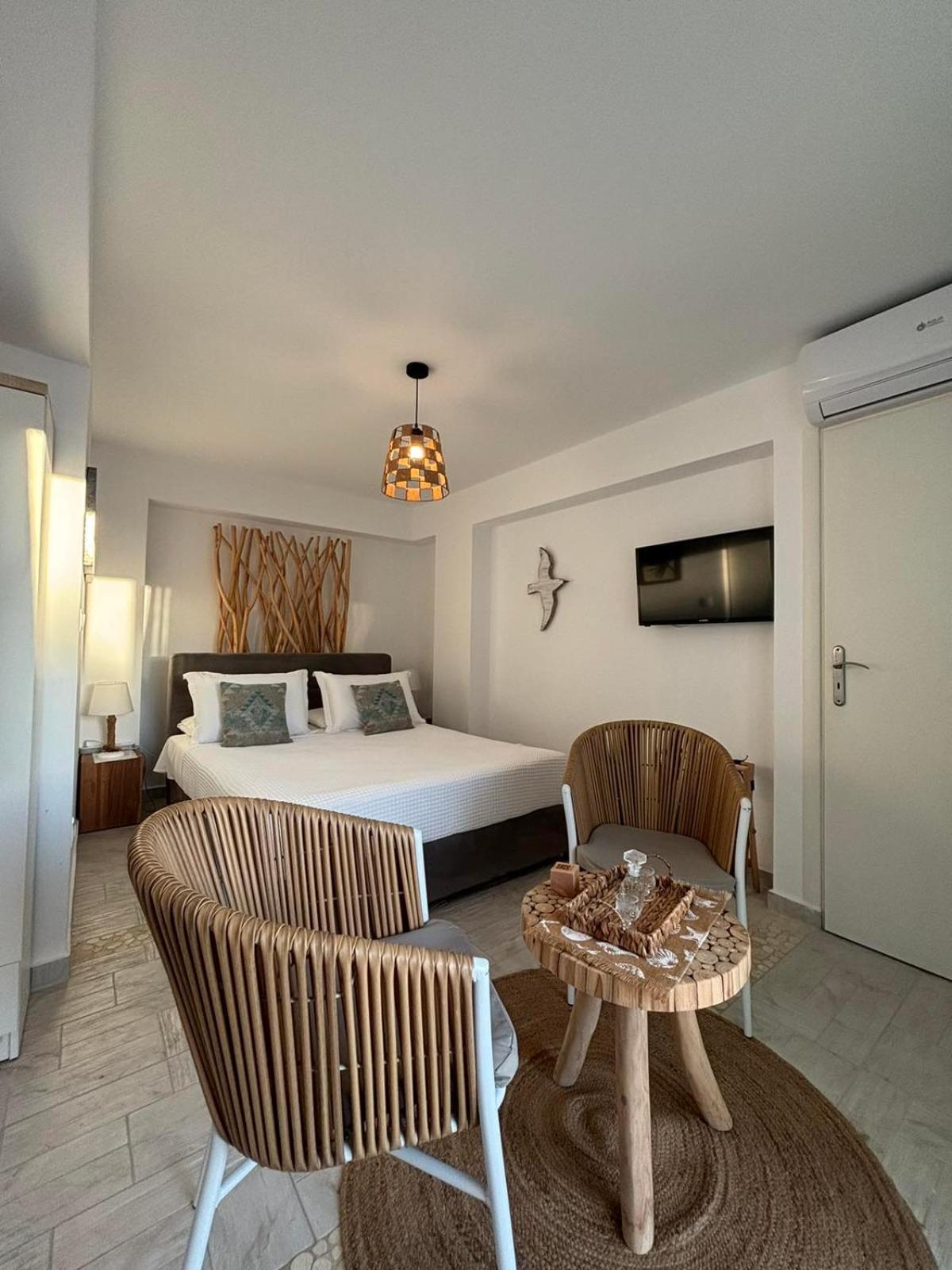 Kapetan Giannis Suite Adamantas  Exterior foto