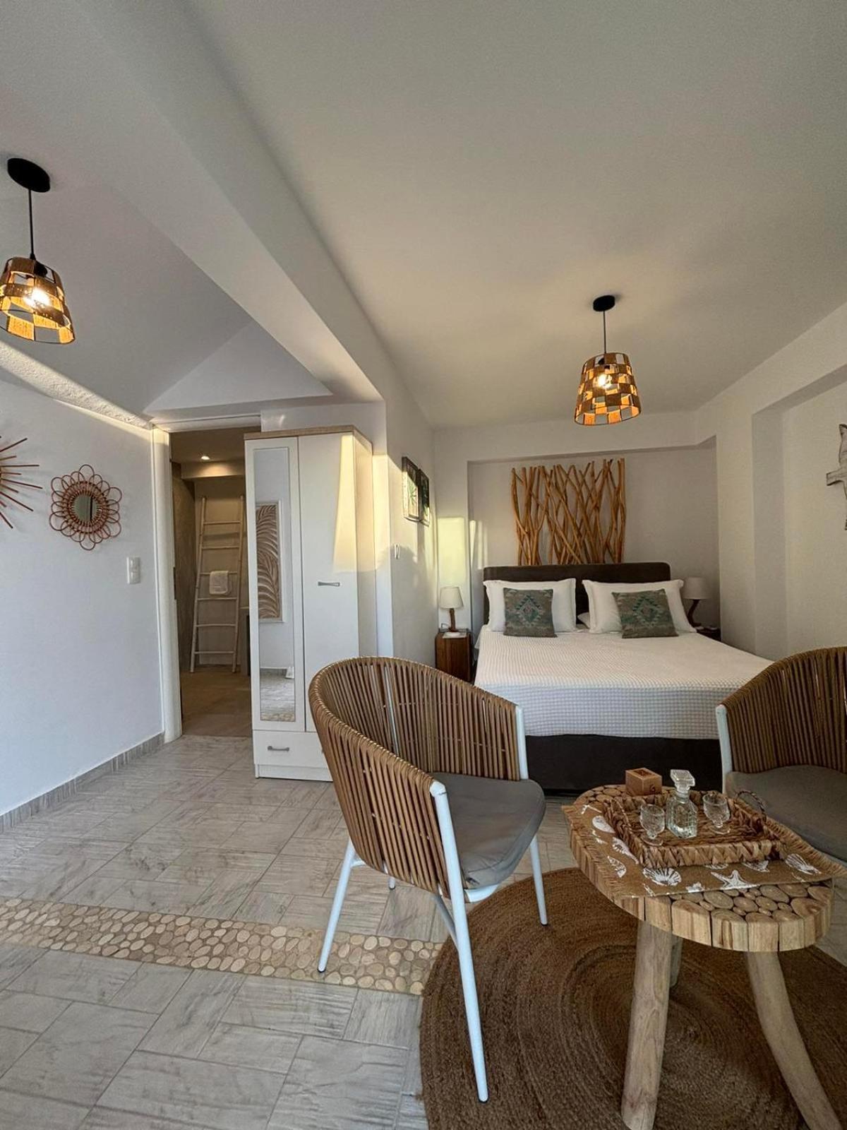 Kapetan Giannis Suite Adamantas  Exterior foto